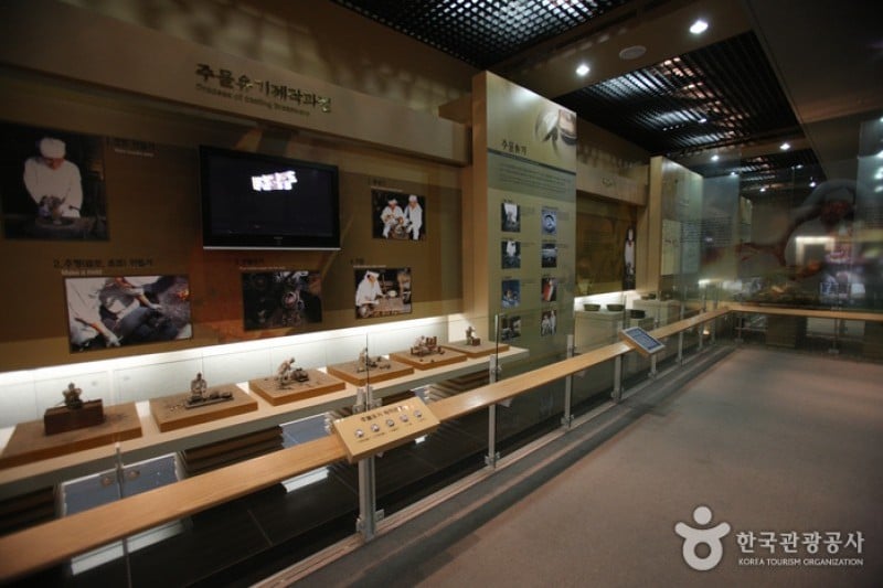 Daegu Bangjja Brassware Museum  (2/6)