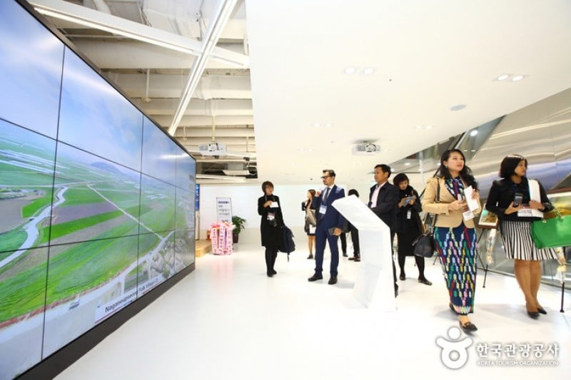 KTO Tourist Information Center  (1/2)