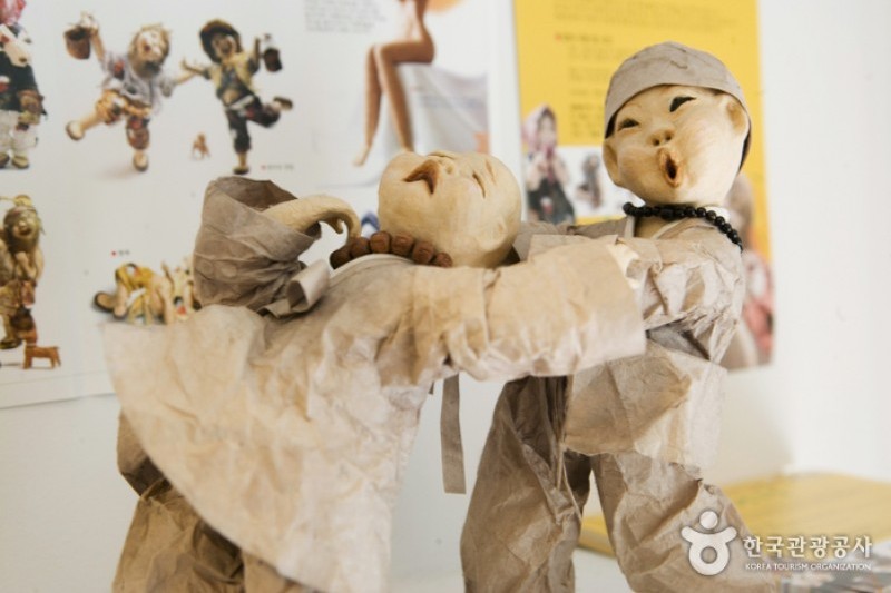 Choi Gi Soon Dackjongyi Doll Institute  (11/12)