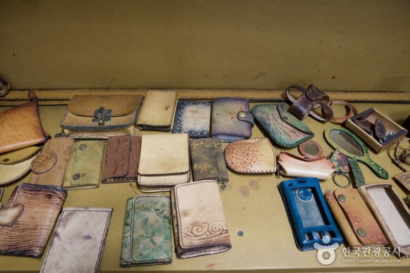 Hanseam Leather Industrial Arts  (11/12)