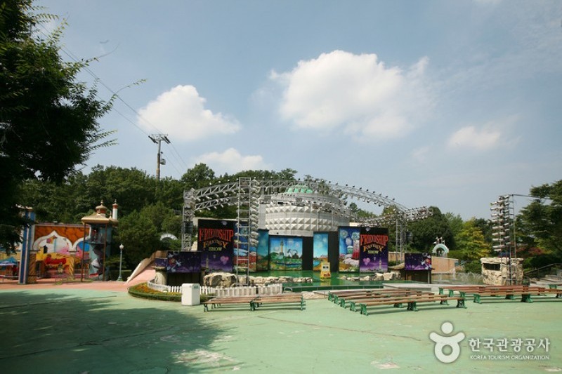 E-World  (2/7)