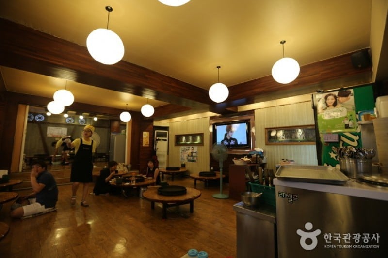 Myeongdong 1 (3/4)