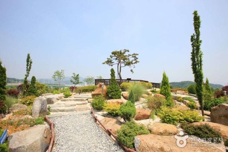 Hanbat Arboretum  (3/15)