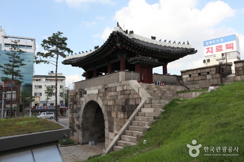 Gwanghuimun Gate  (1/6)
