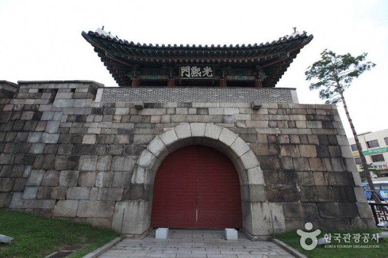 Gwanghuimun Gate  (5/6)