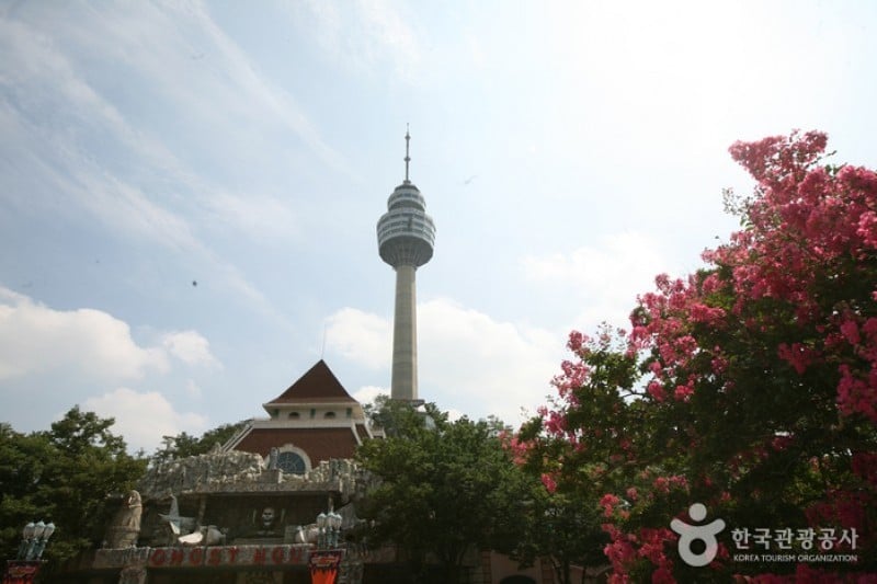 E-World 83 Tower  (1/2)
