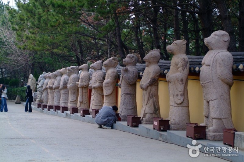 Haedong Yonggungsa Temple  (10/32)