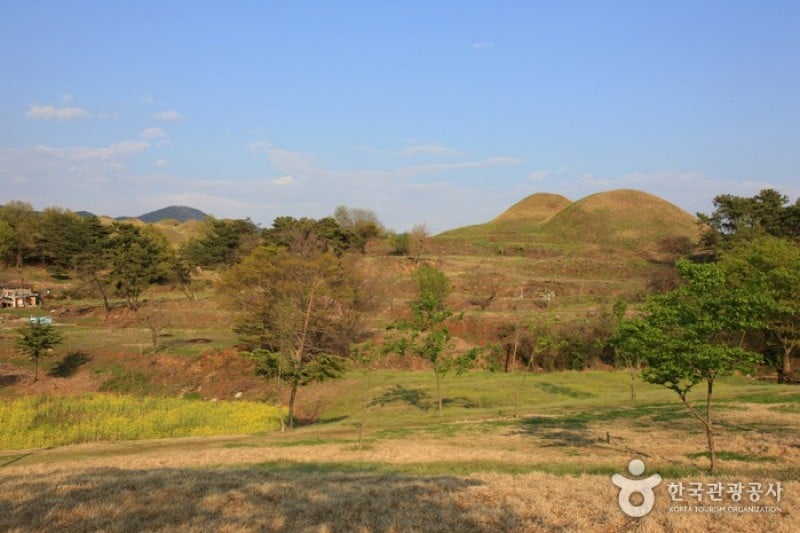 Bullo-dong Ancient Tomb Park  (2/9)
