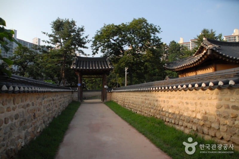 Daejeon Hoedeok Dongchundang Park  (13/21)