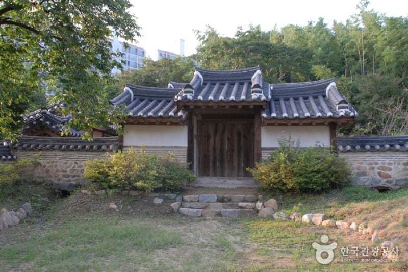 Daejeon Hoedeok Dongchundang Park  (14/21)