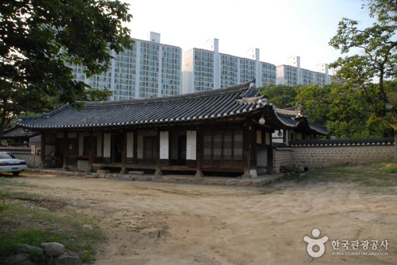 Daejeon Hoedeok Dongchundang Park  (15/21)