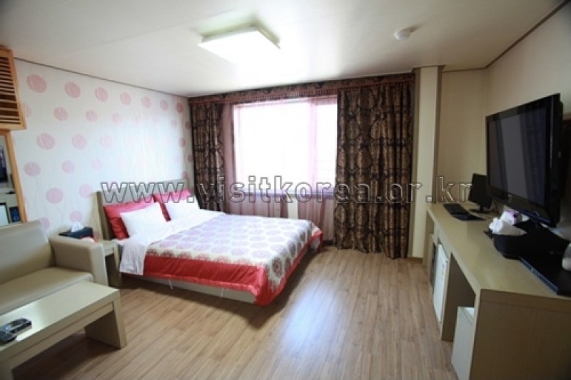 Iris Hotel - Goodstay  (8/22)