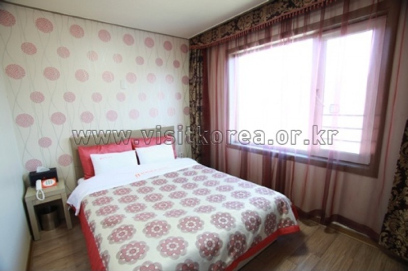 Iris Hotel - Goodstay  (12/22)