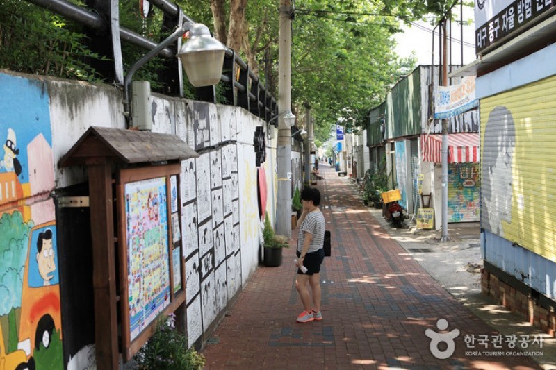 Kim Gwangseok-gil Street  (1/28)