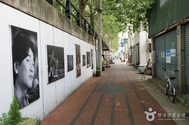 Kim Gwangseok-gil Street  (2/28)