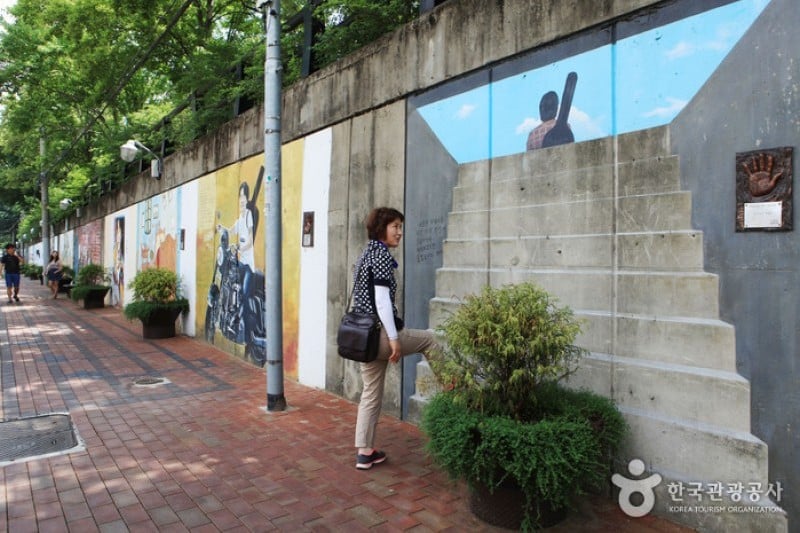 Kim Gwangseok-gil Street  (17/28)