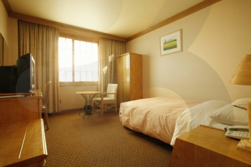 Hotel Dynasty  (2/13)