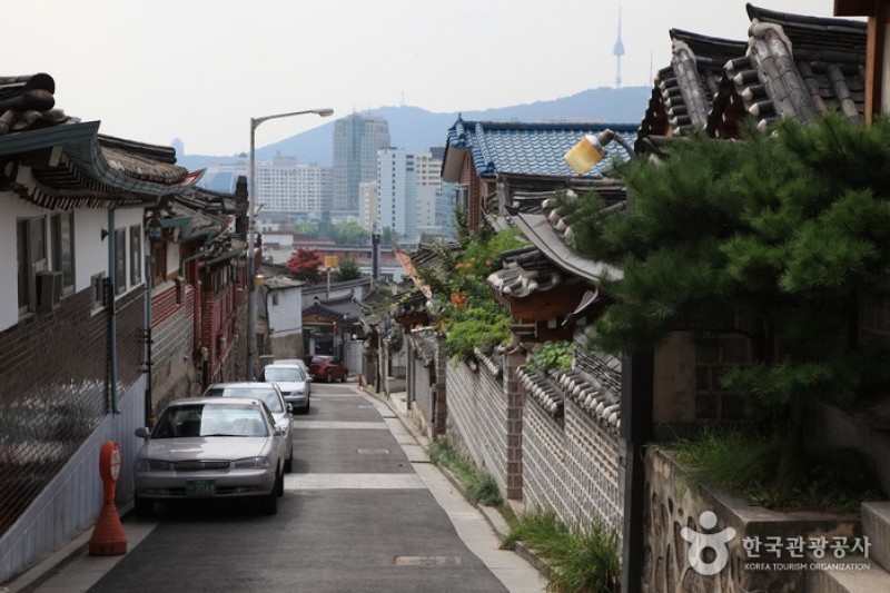 Bukchon Hanok Village (18/25)