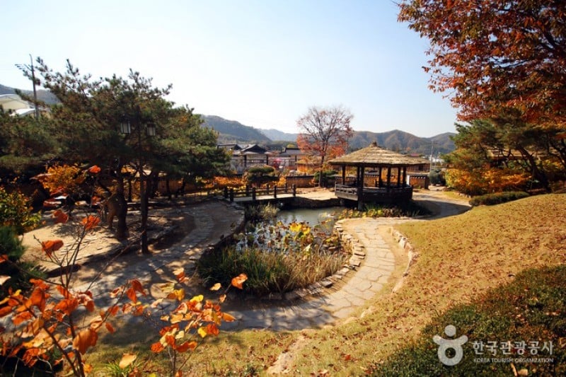 Kim You-jeong House of Literature (Sille Village) 