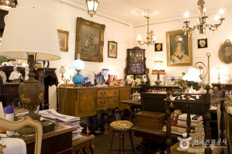 Harrods Antique Gallery  (6/7)