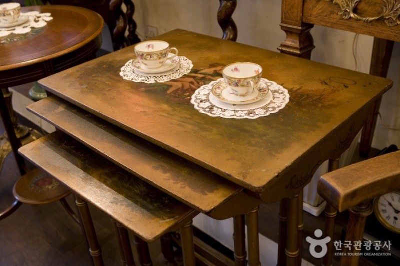 Harrods Antique Gallery  (7/7)