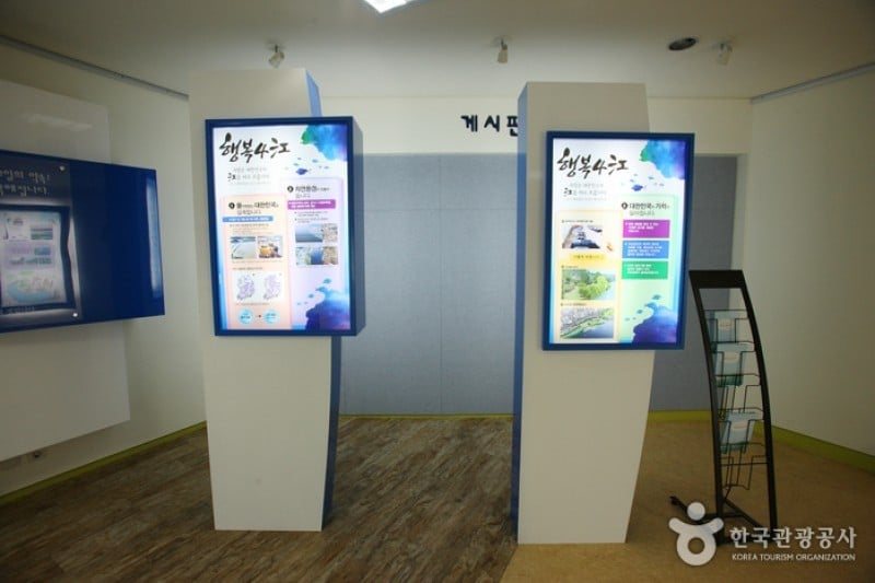 Daecheong Dam Water Culture Center  (18/19)