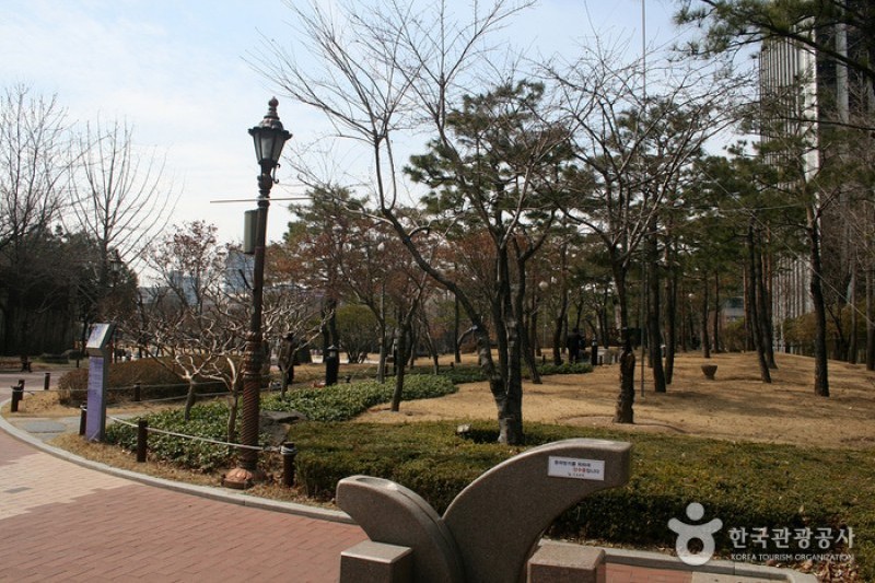 Gukchaebosang Memorial Park  (4/18)