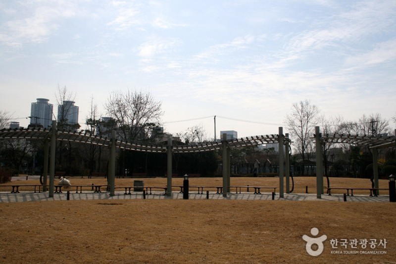 Gukchaebosang Memorial Park  (8/18)