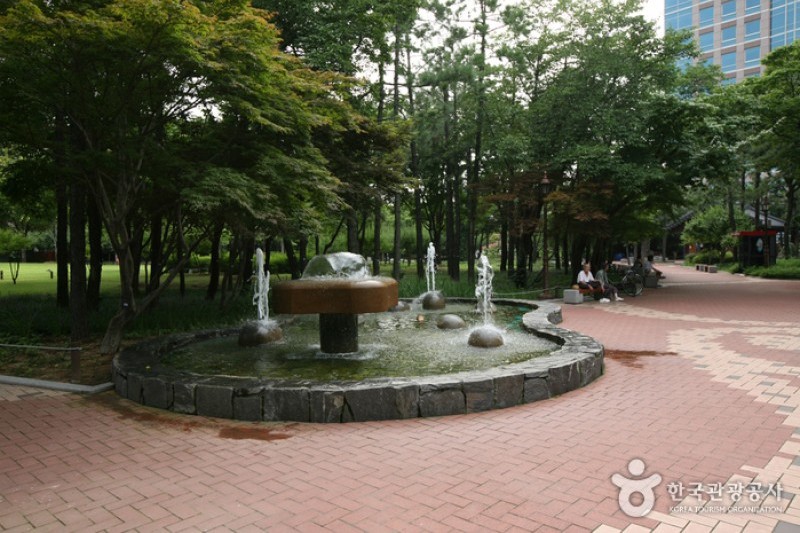Gukchaebosang Memorial Park  (17/18)