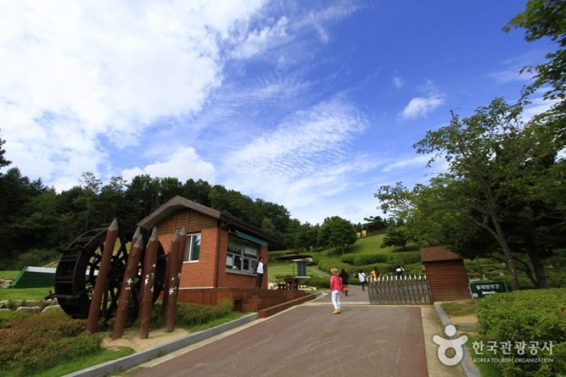 Lee Hyo-seok Memorial Hall  (14/17)