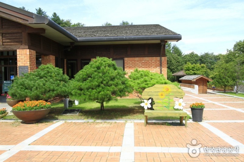 Lee Hyo-seok Memorial Hall  (15/17)