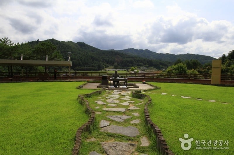 Lee Hyo-seok Memorial Hall  (16/17)