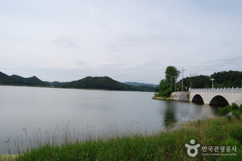 Hwajinpo Lake  (5/14)