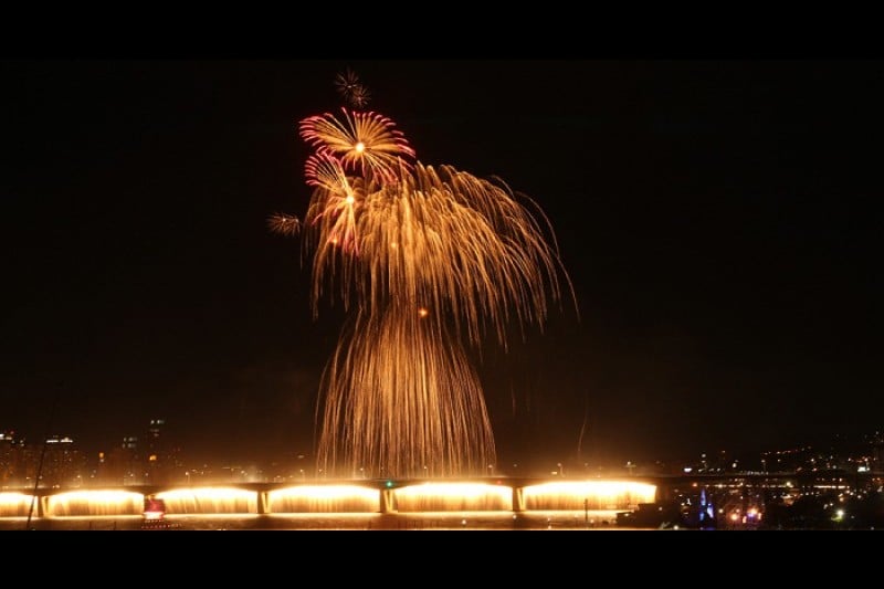 Seoul International Fireworks Festival (5/16)