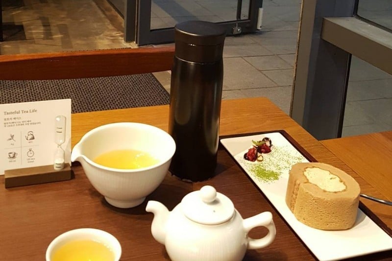 Osulloc Tea House - Myeong-dong Branch  (10/16)