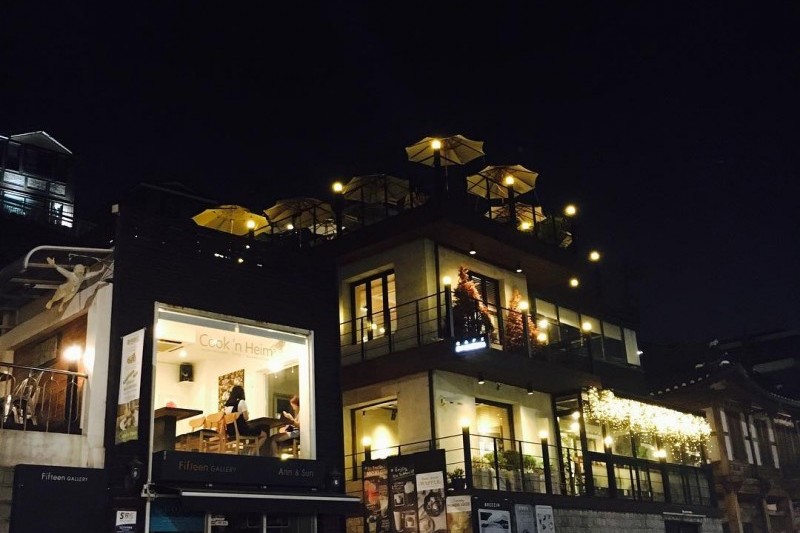 Bukchon Hanok Village (22/25)