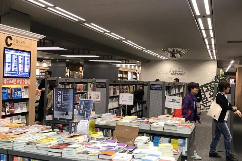 Youngpoong Bookstore  (YP Books) - Jongno Branch (main store)  (24/24)