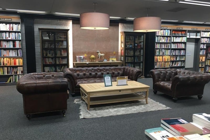 Youngpoong Bookstore (15/18)