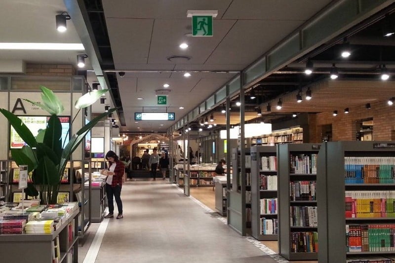 Youngpoong Bookstore (17/18)