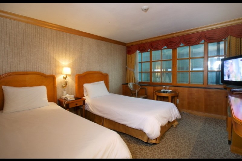 Hotel Nostalgia  (1/7)