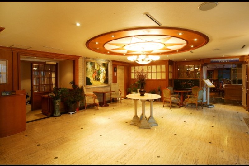 Hotel Nostalgia  (4/7)