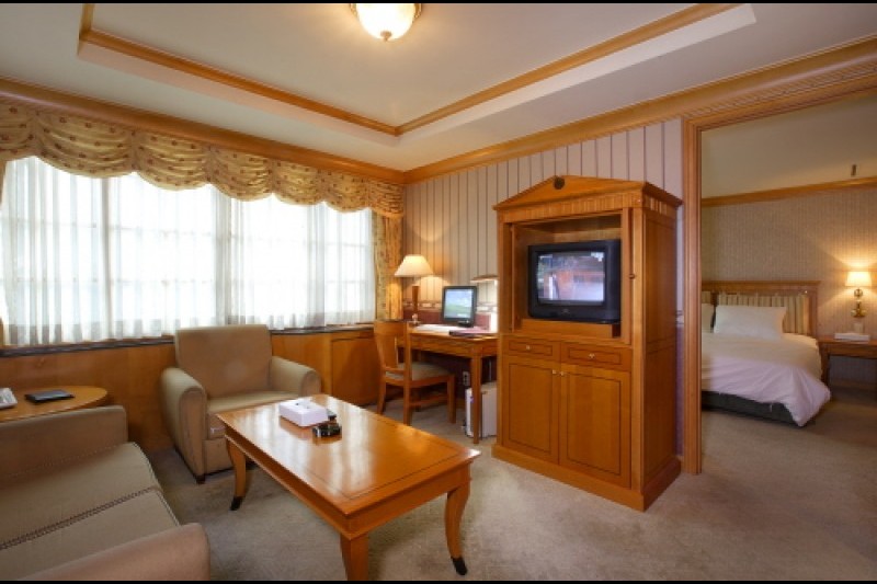 Hotel Nostalgia  (5/7)