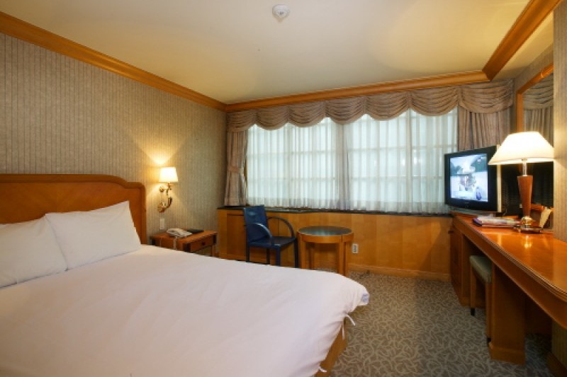 Hotel Nostalgia  (6/7)
