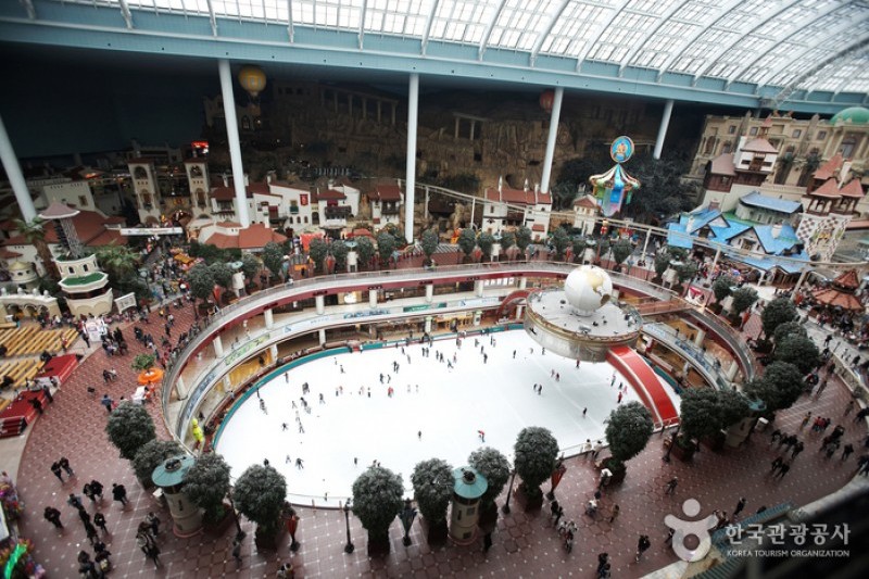 Lotte World Indoor Ice Skating Rink (8/10)