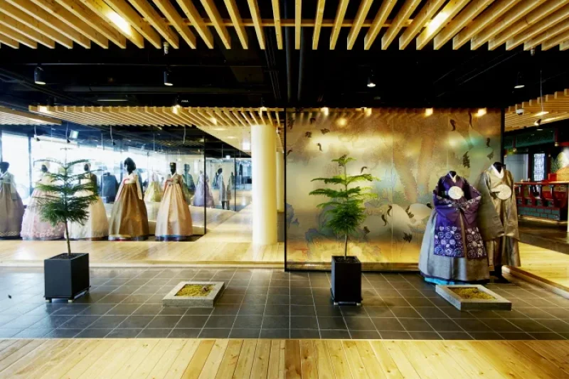 N Seoul Tower Hanbok Culture Experience Center  (2/4)