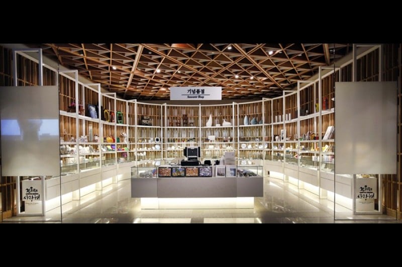 Cheongwadae Sarangchae Souvenir Shop  (1/15)