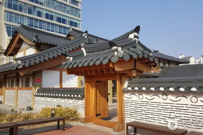 Goyang Cultural Center (고양문화원) (1/6)