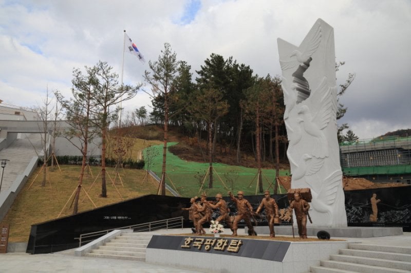 Chilgok Patriots &amp; Peace Memorial (칠곡호국평화기념관) (10/16)