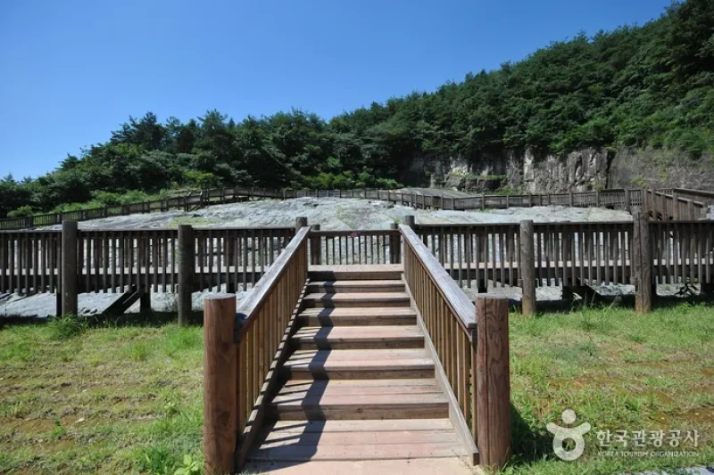 Dinosaur Tracksite of Hwasun, Seoyu-ri  (5/5)