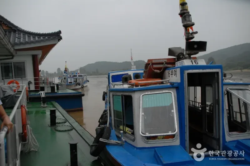 Goransa Ferry (고란사유람선) (2/6)